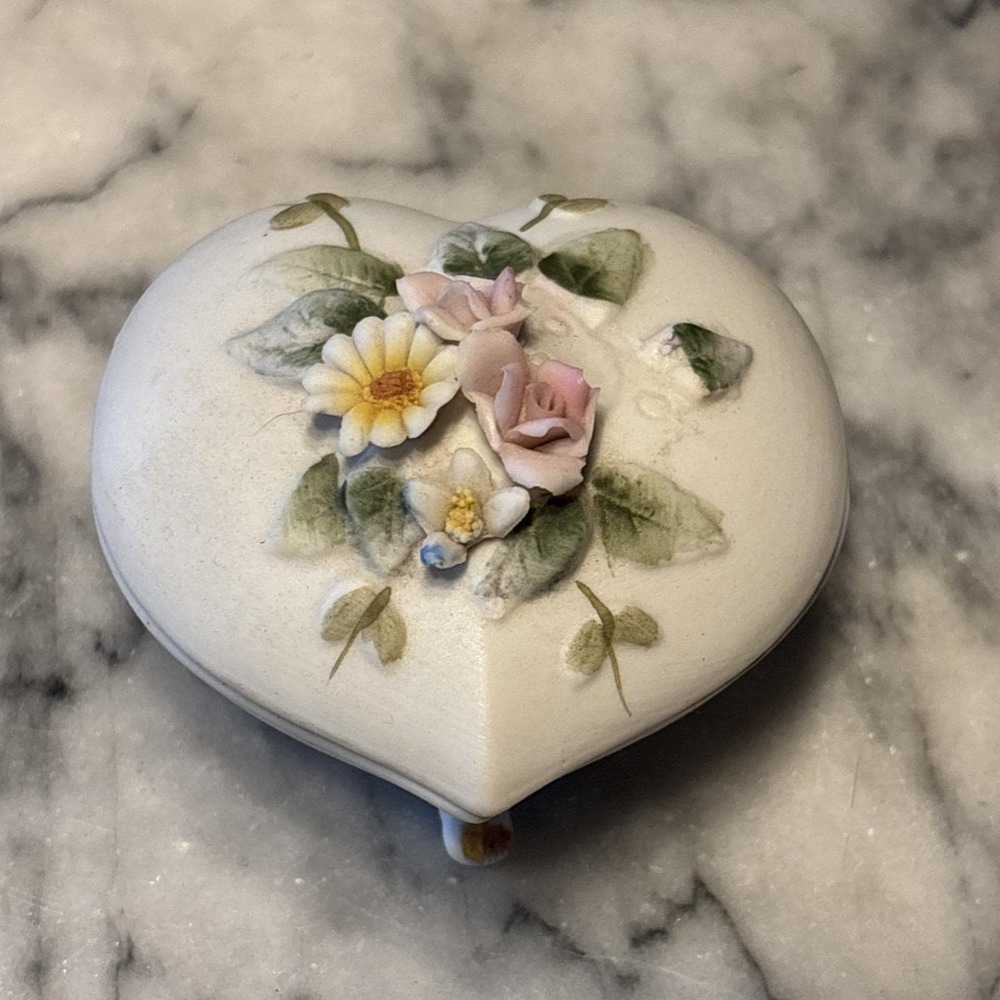 VTG Lefton Ceramic Heart Shaped Footed Trinket Box Japan